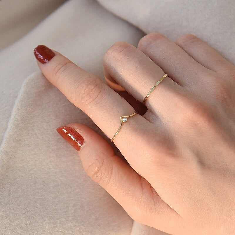 Round Solitaire V ring
