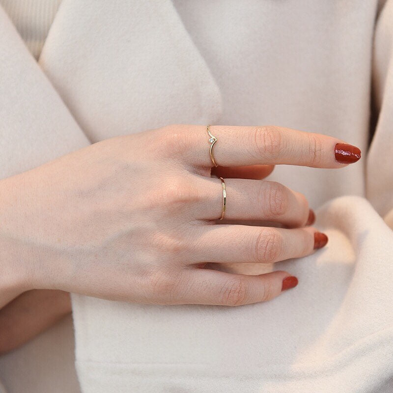 Round Solitaire V ring