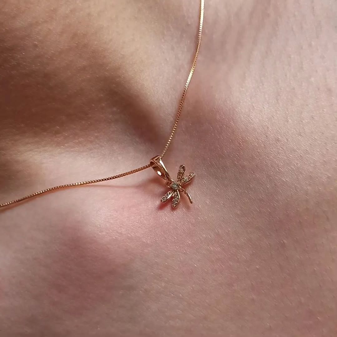 Collier délicat libellule