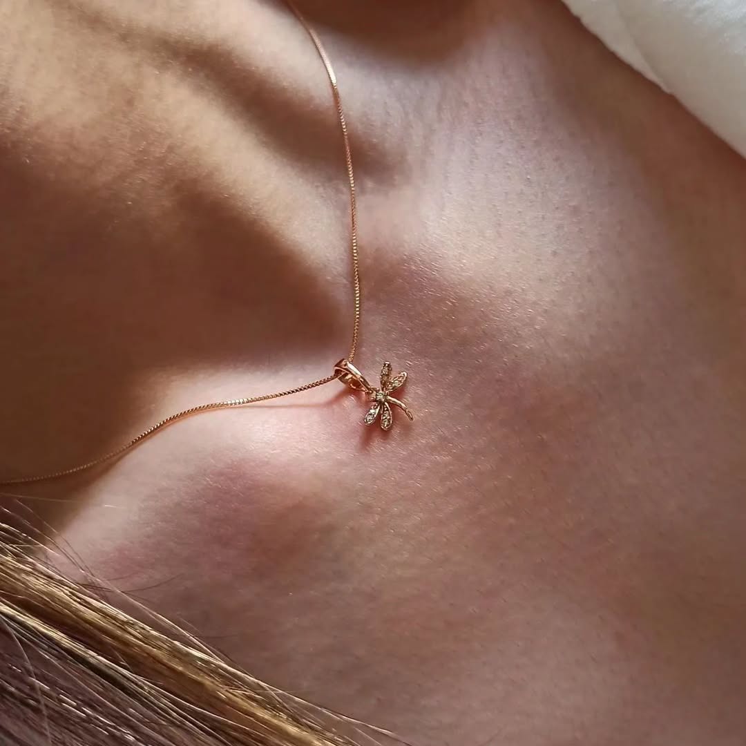 Collier délicat libellule