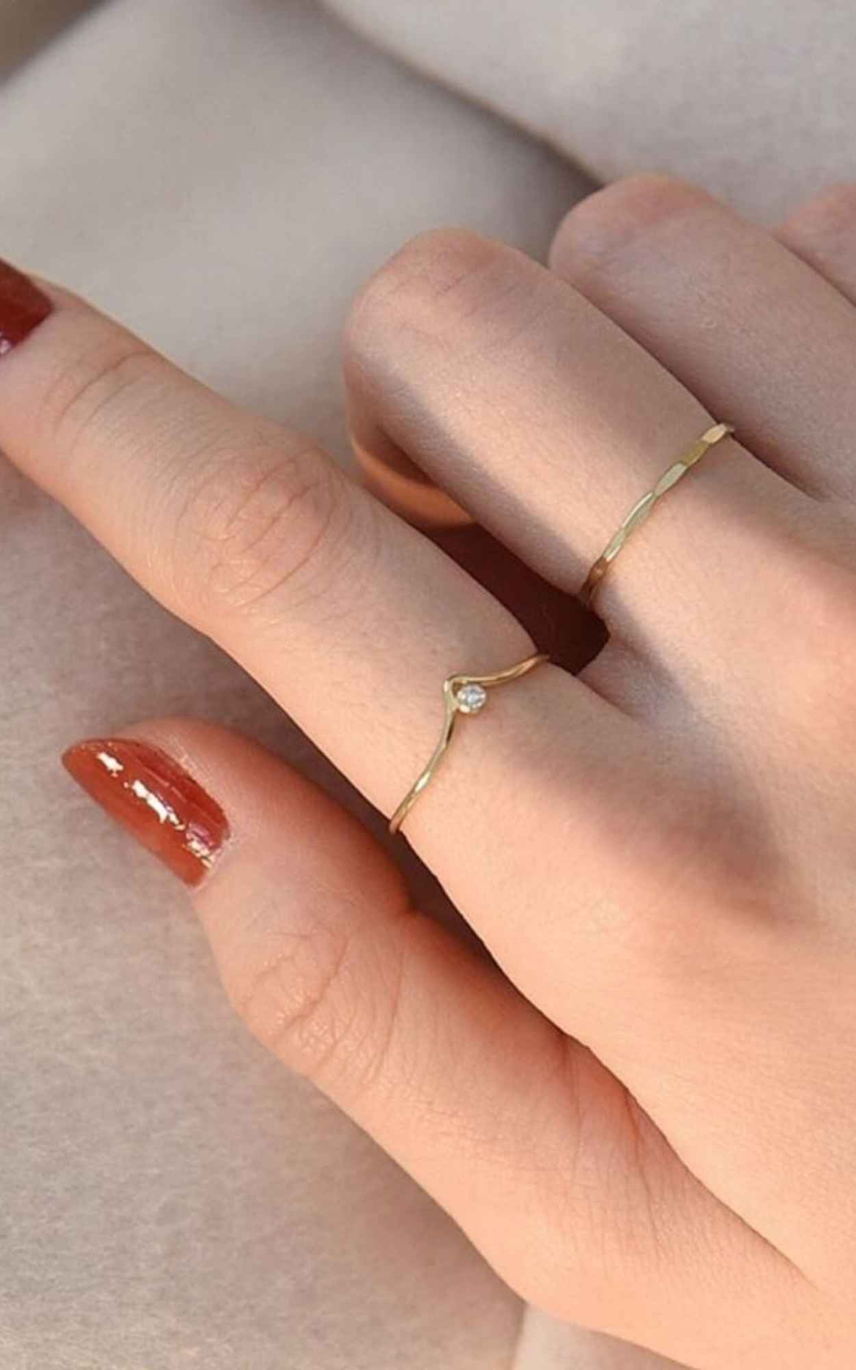 Round Solitaire V ring