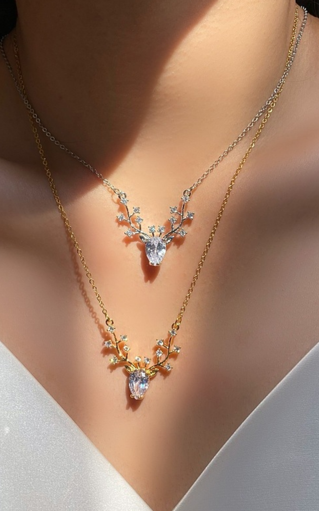 Collier solitaire en forme de poire avec bois de cerf