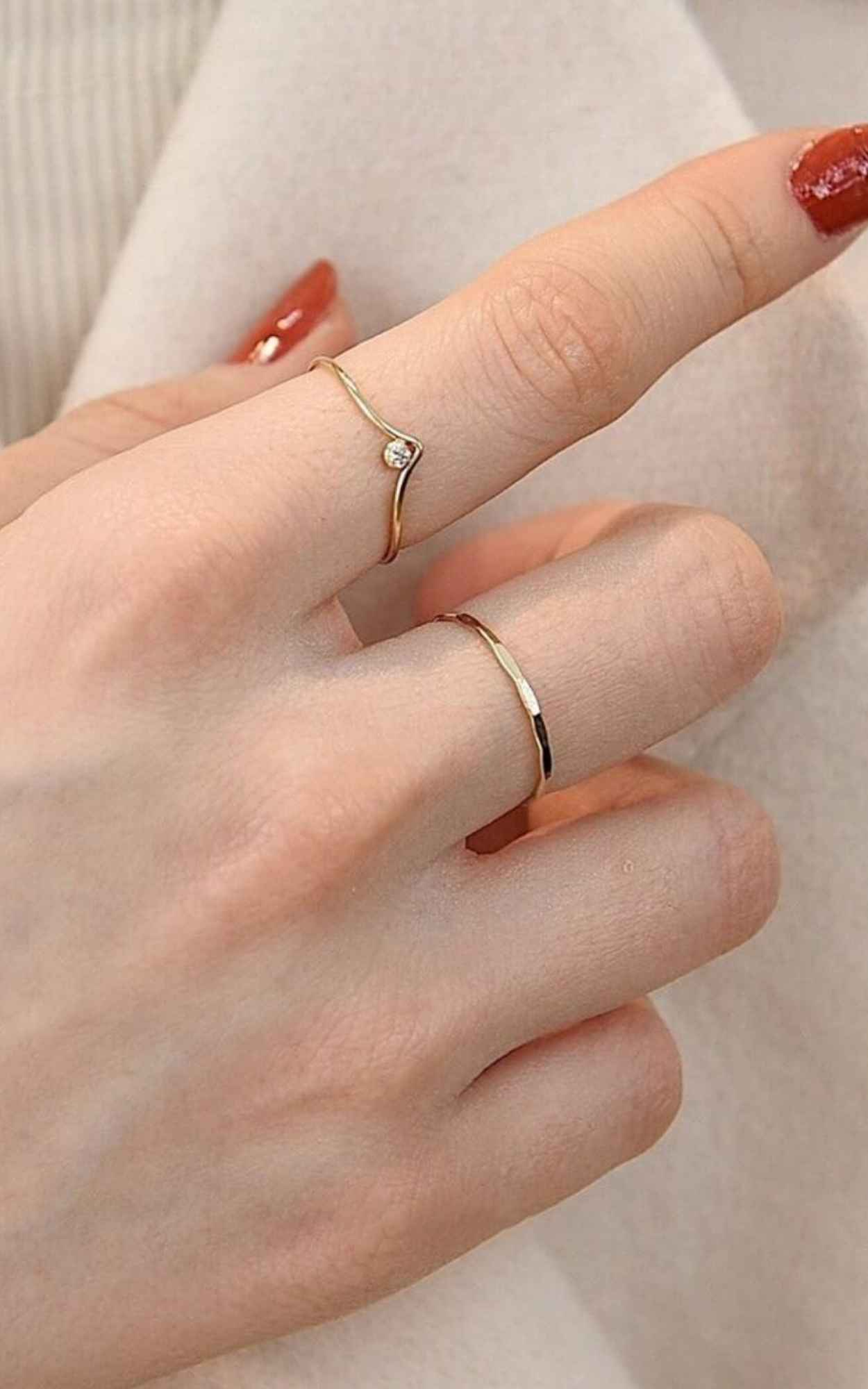 Round Solitaire V ring