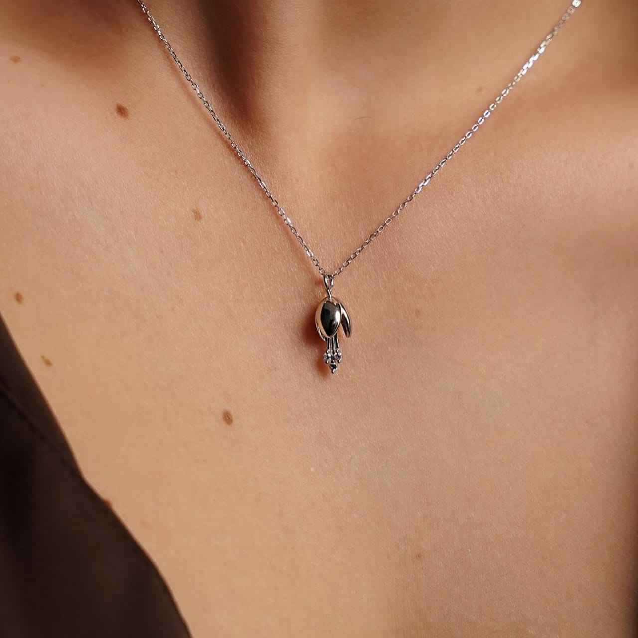 925Silver 3 Diamond flower necklace