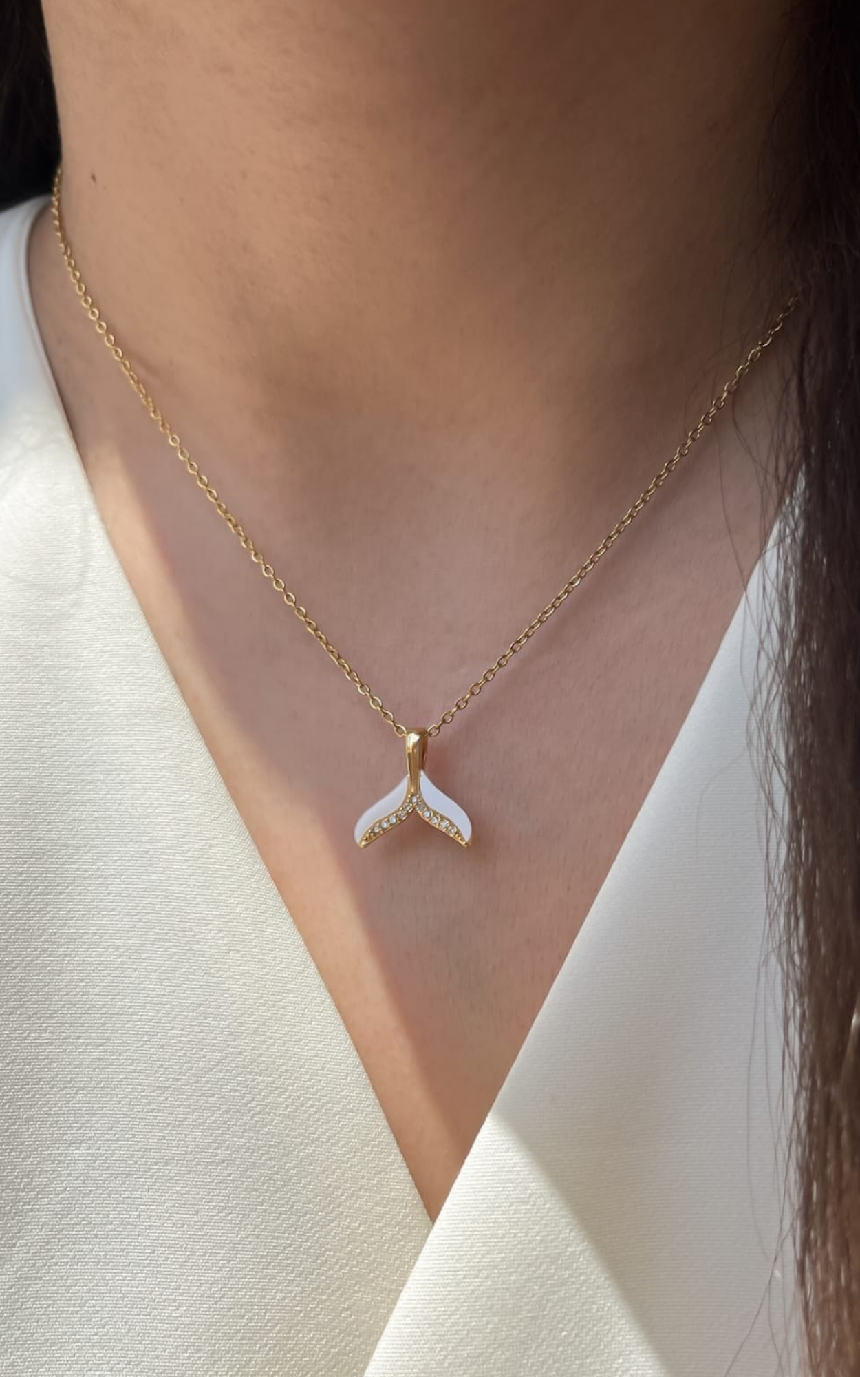 Collier queue de poisson blanc