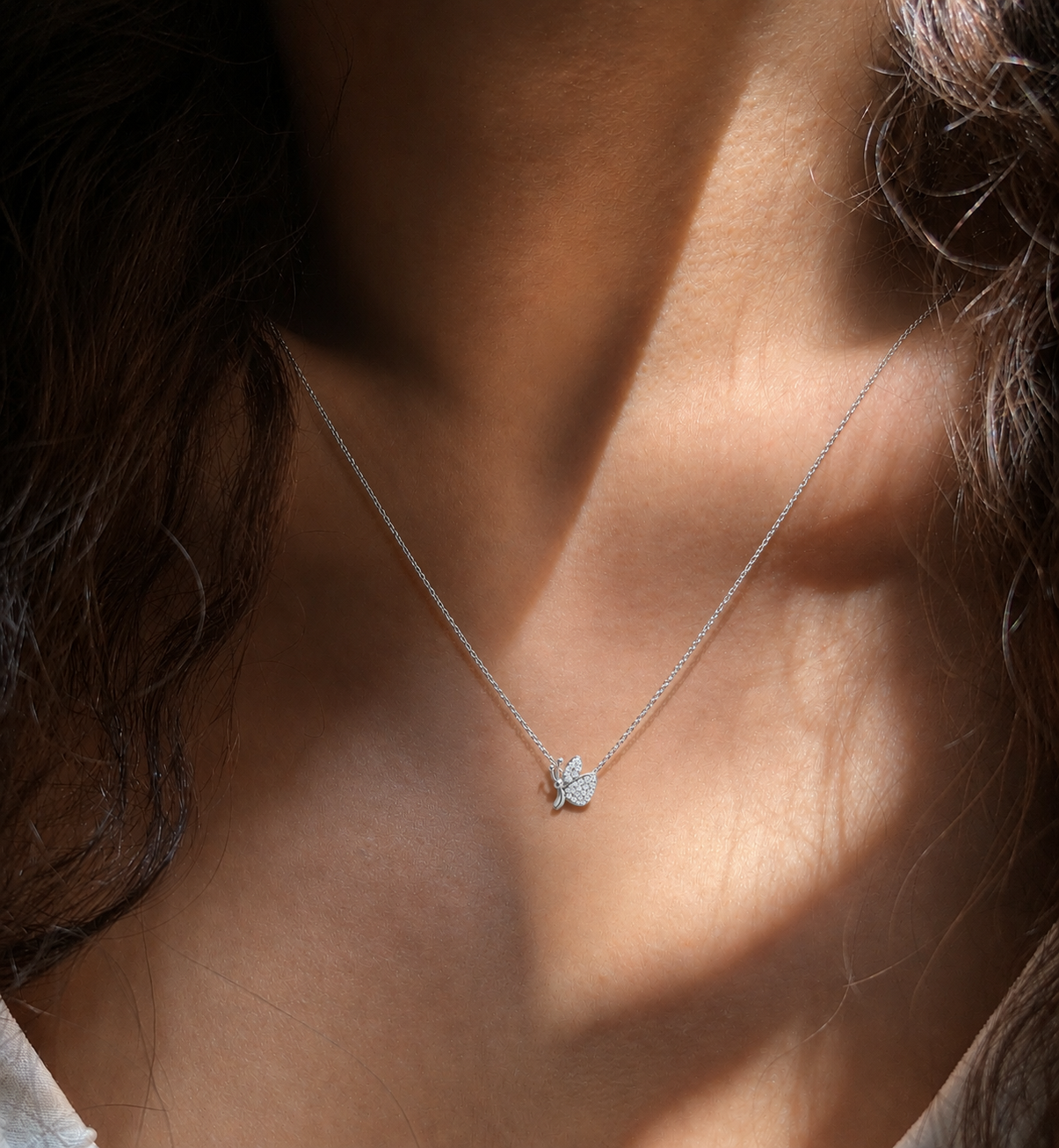 Collier papillon mignon et délicat