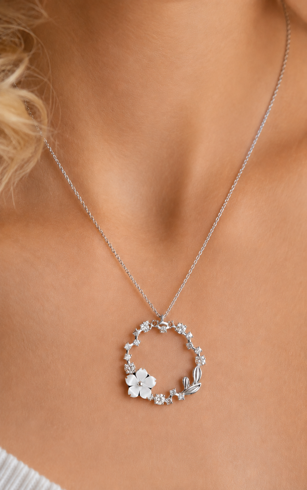 Collier de fleurs blanches de rêve