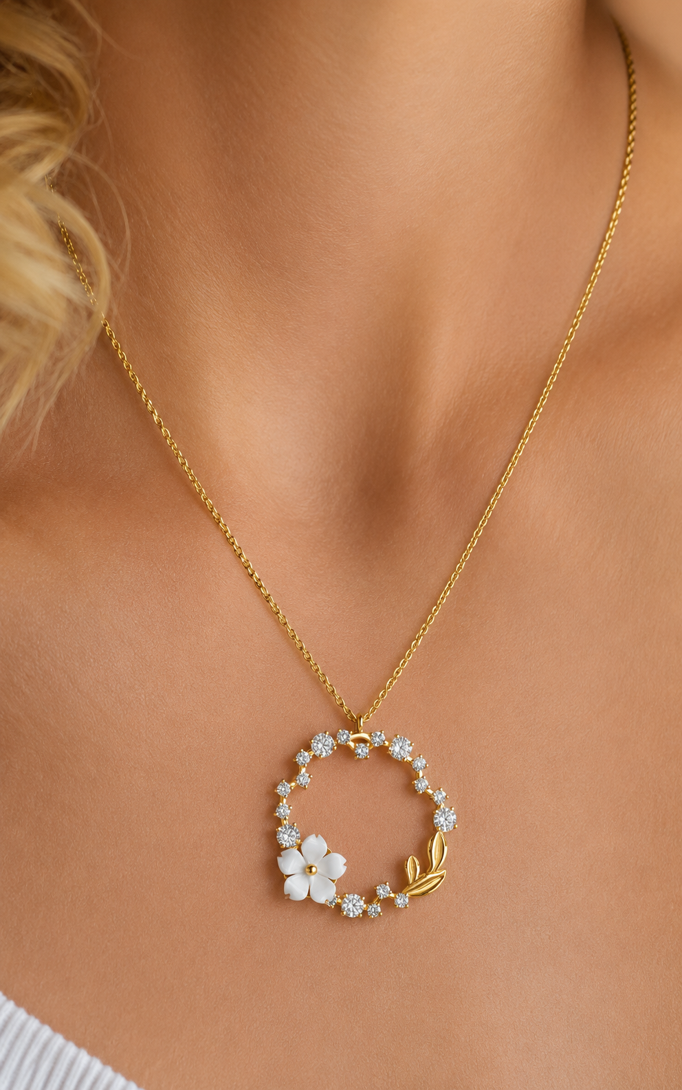 Collier de fleurs blanches de rêve