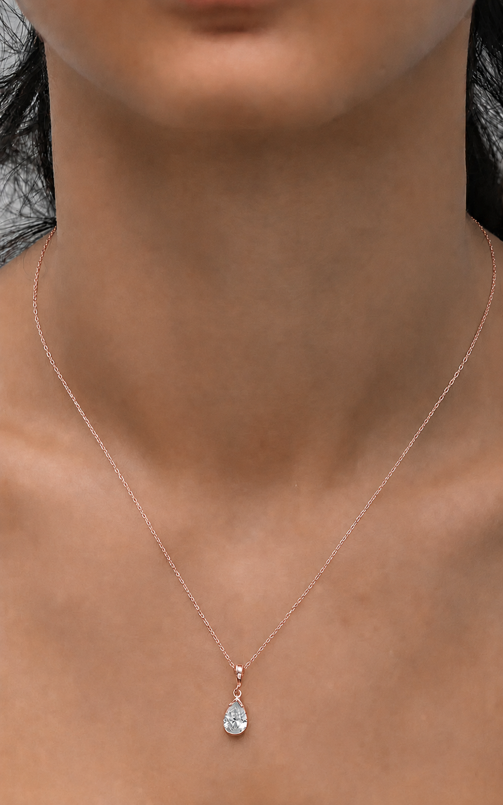 Collier solitaire taille poire