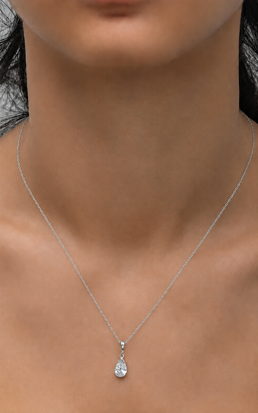 Collier solitaire taille poire