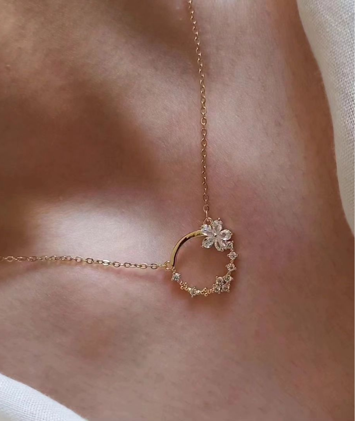 Round flower necklace